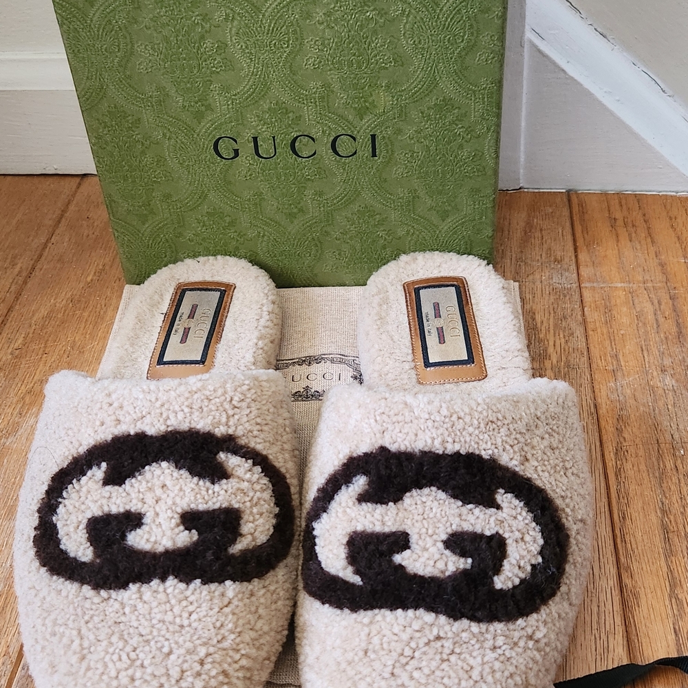 Gucci Shearling Logo Slippers in Cream and Dark Brown - Picture 2 of 8
